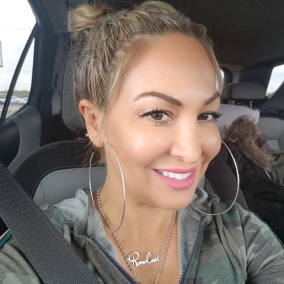 Meet your Posher, Selina - Picture 3 of 6